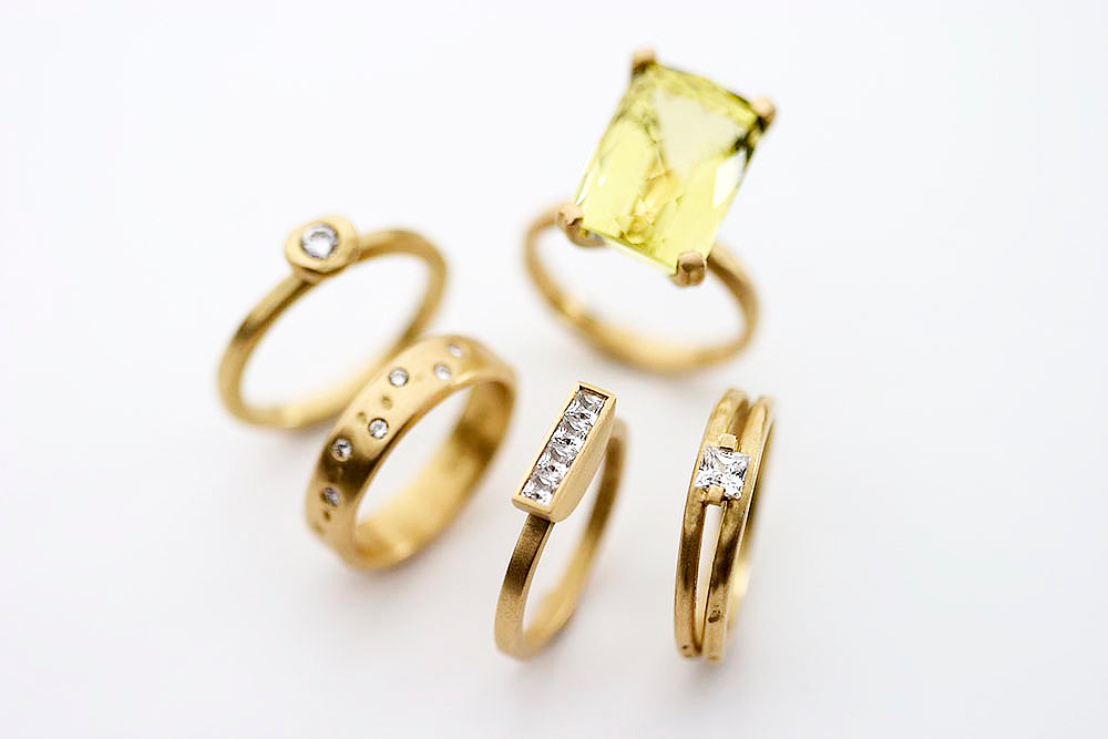 18ct Diamond cup set ring