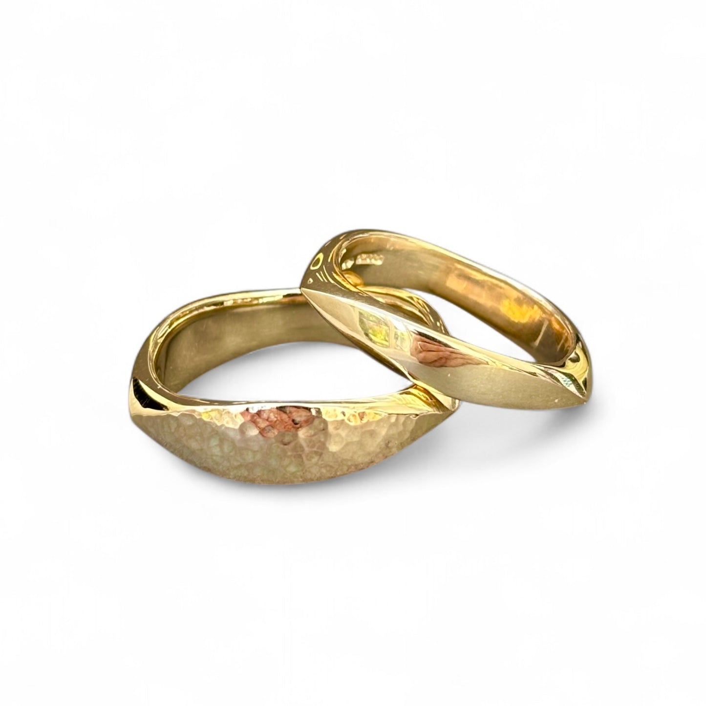 9ct gold Wide flow ring