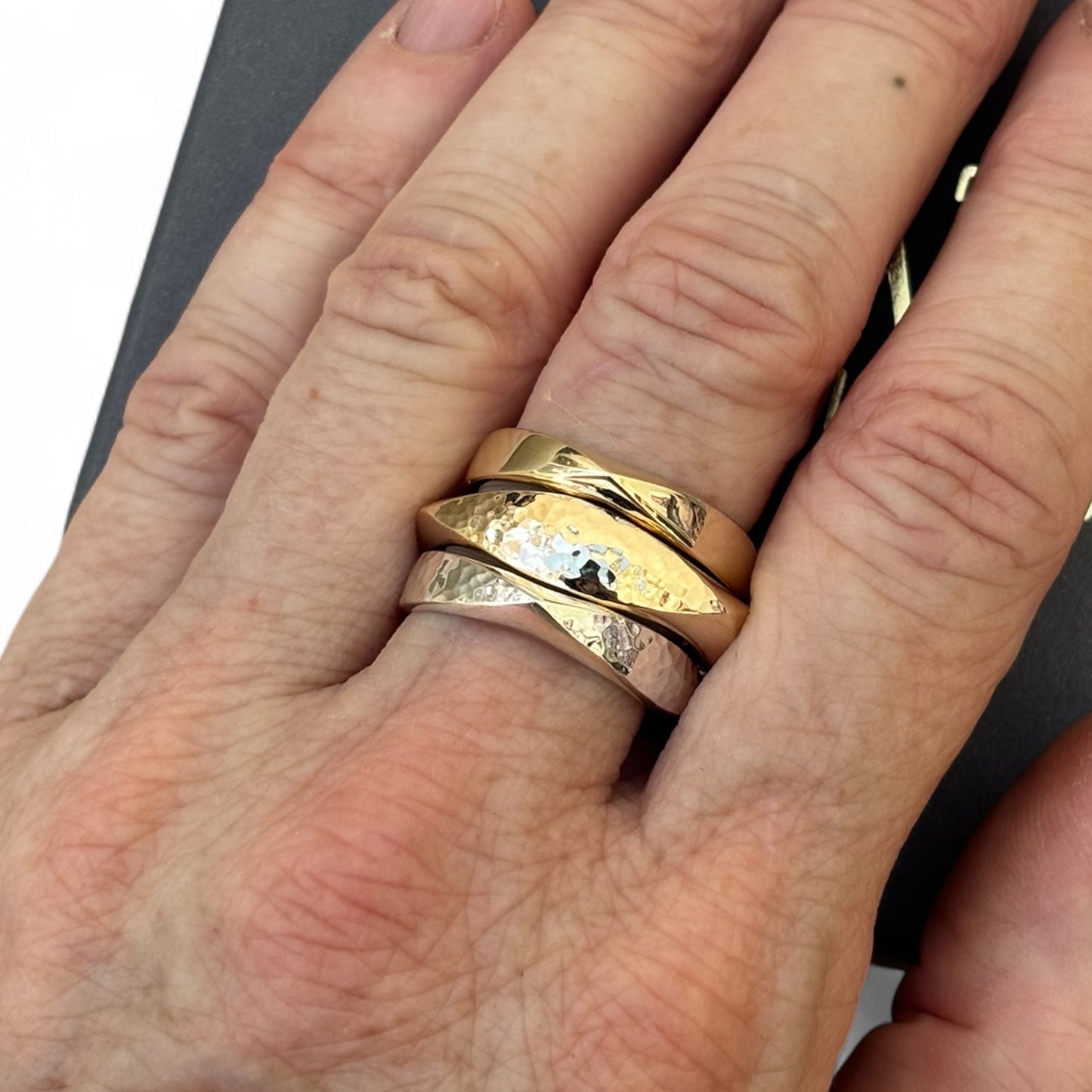 9ct gold Wide flow ring