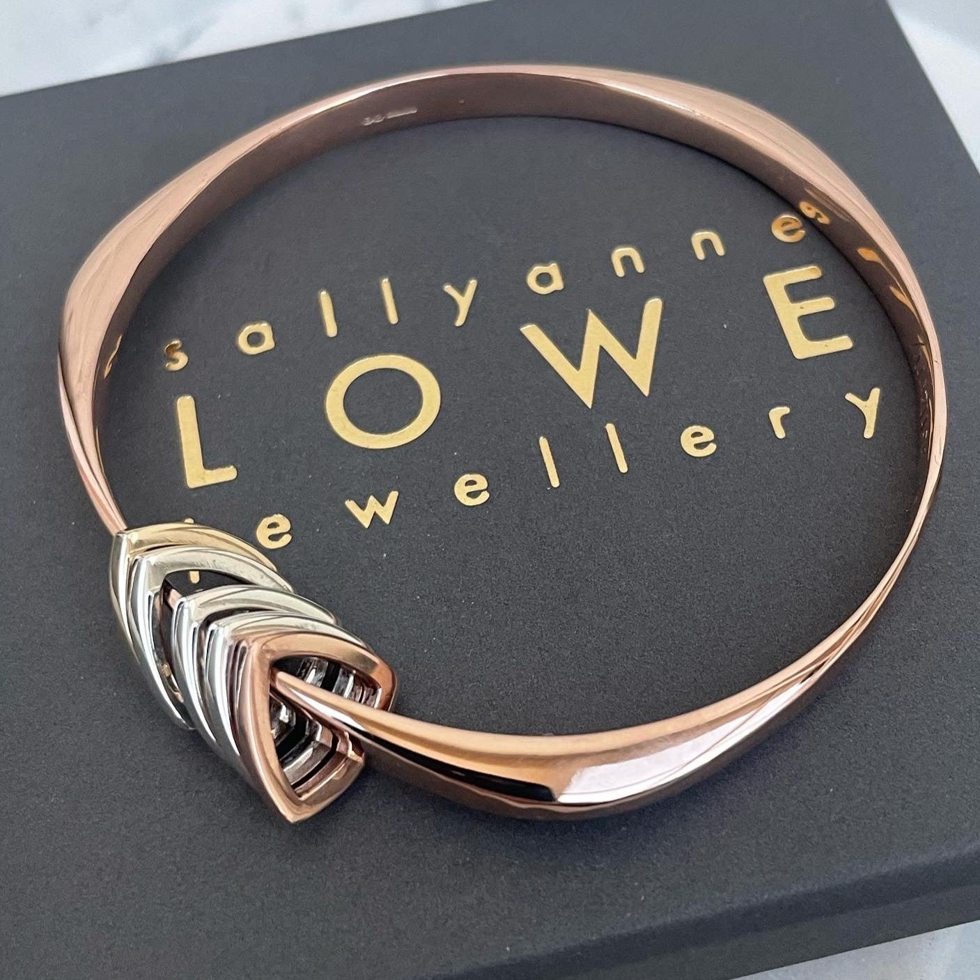 9ct gold Wide Flow bangle with Triangle charms