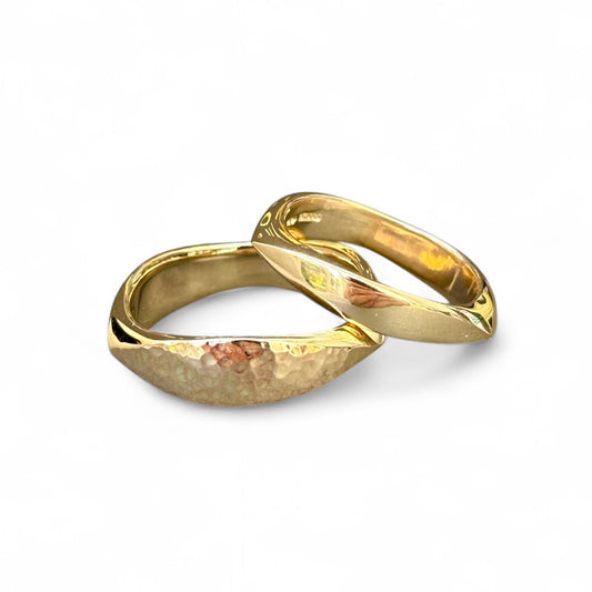9ct gold Wide flow ring